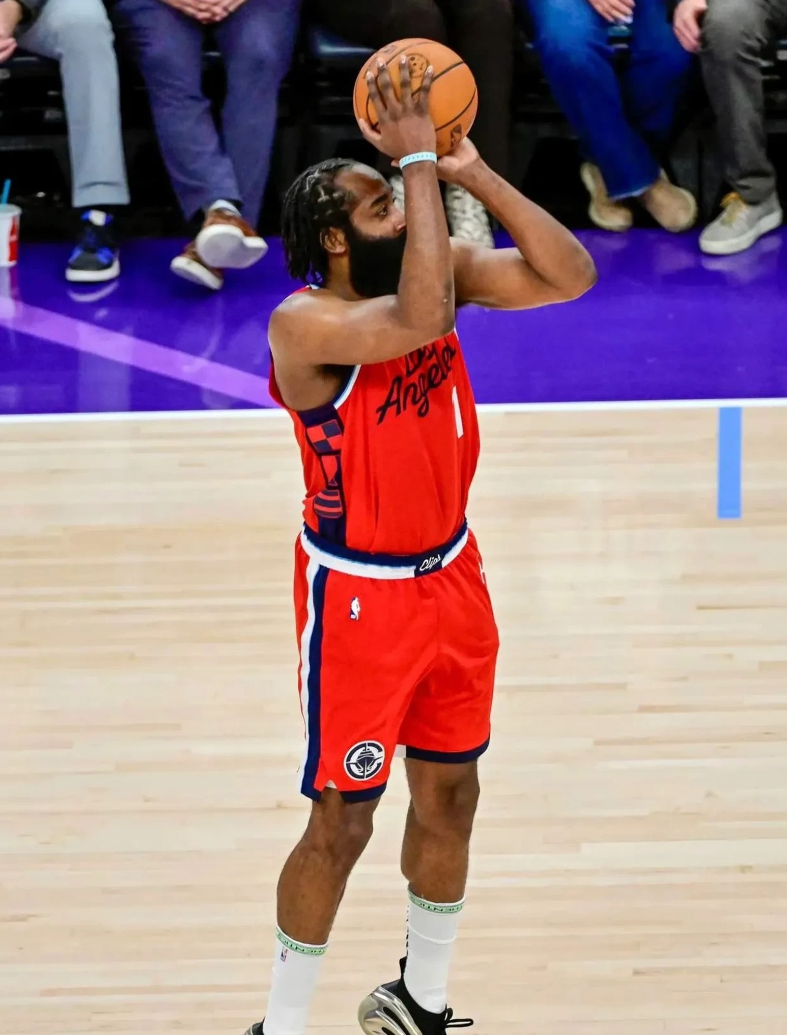 英雄联盟台服官网-圣乔治级船坞登陆舰