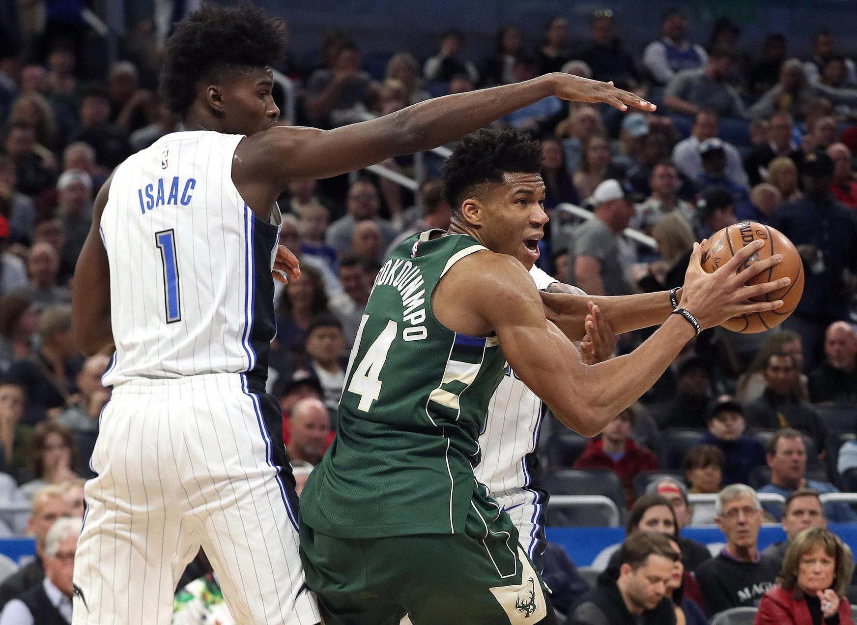 英雄联盟-赛地聚焦：亚冠赛前热度飙升，密尔沃基雄鹿官宣签约，更衣室稳定，控场能力受关注的简单介绍