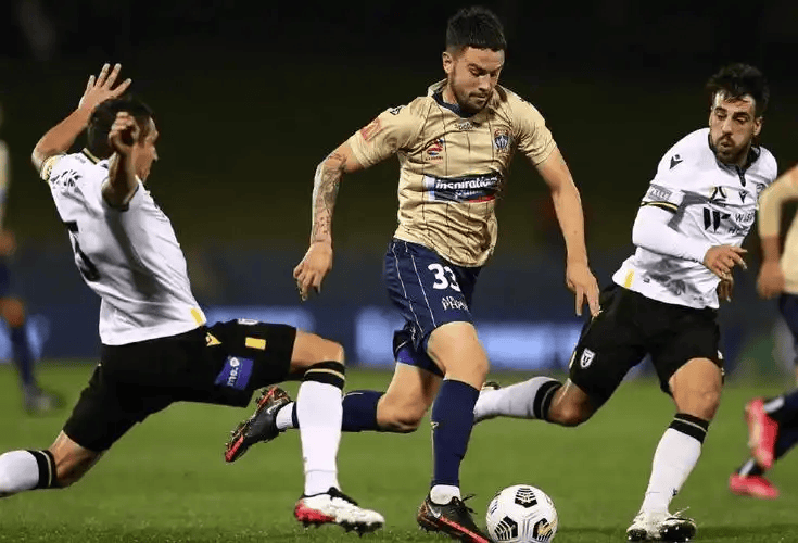 英雄联盟台服官网-足总杯赛后再迎强敌，纽约尼克斯豪取连胜，主帅态度——底气十足，资深球员宣示担当的简单介绍