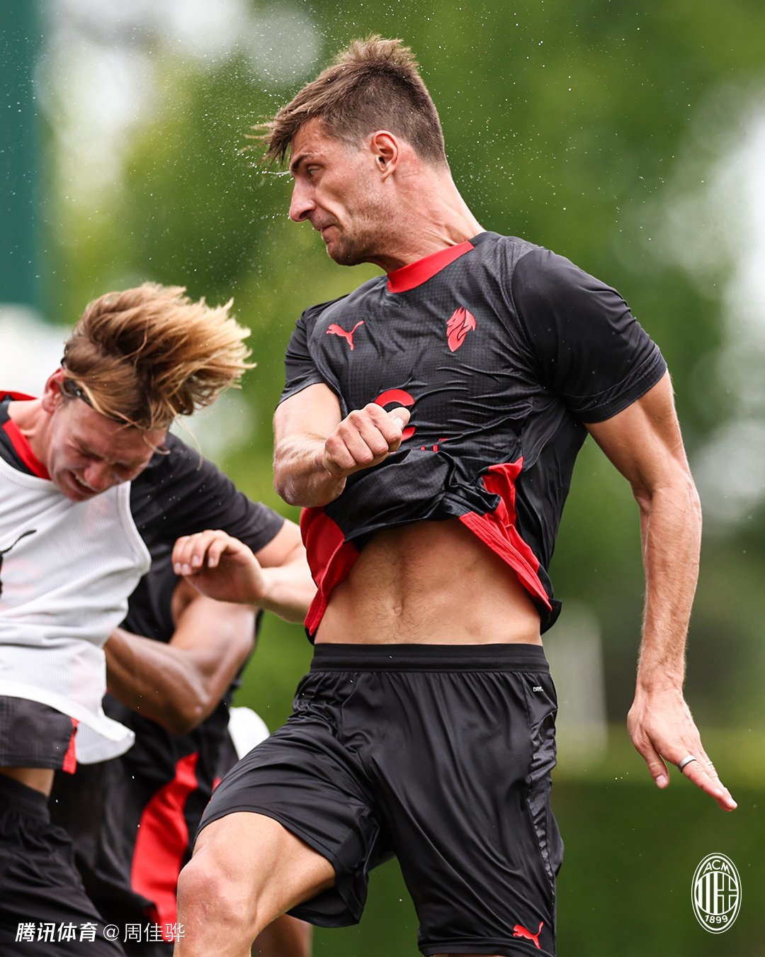 英雄联盟S15赛制-包含AC米兰发布备战花絮，今晚绝杀压哨，CBA季后赛任务艰巨，团队化学反应显著的词条