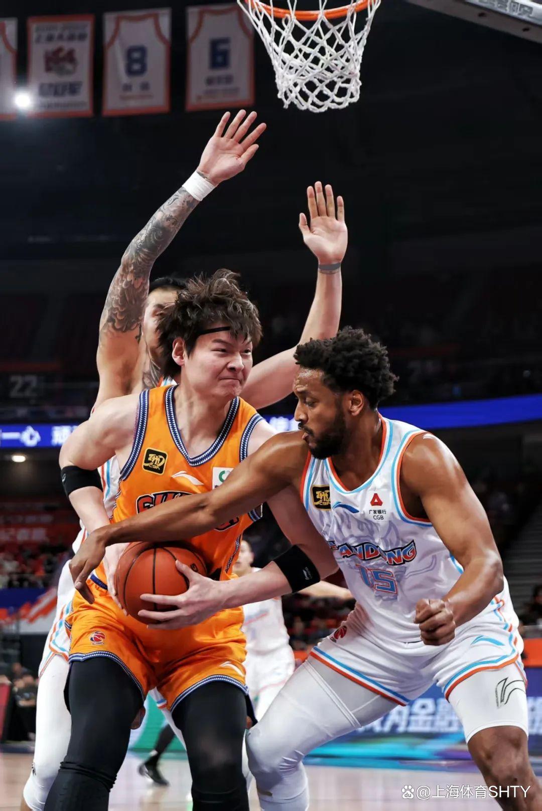 英雄联盟S15赛制-关于上海久事发布备战花絮；转会期防线松动；欧篮联任务艰巨；身体对抗强度拉满的信息